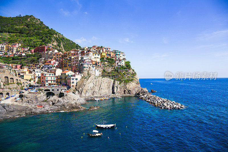 马纳罗拉村海岸线的风景，Cinque Terre，利古里亚，意大利